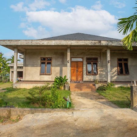 Oyo 92587 Homestay Romauli Kampung Radja Jambi Exterior foto
