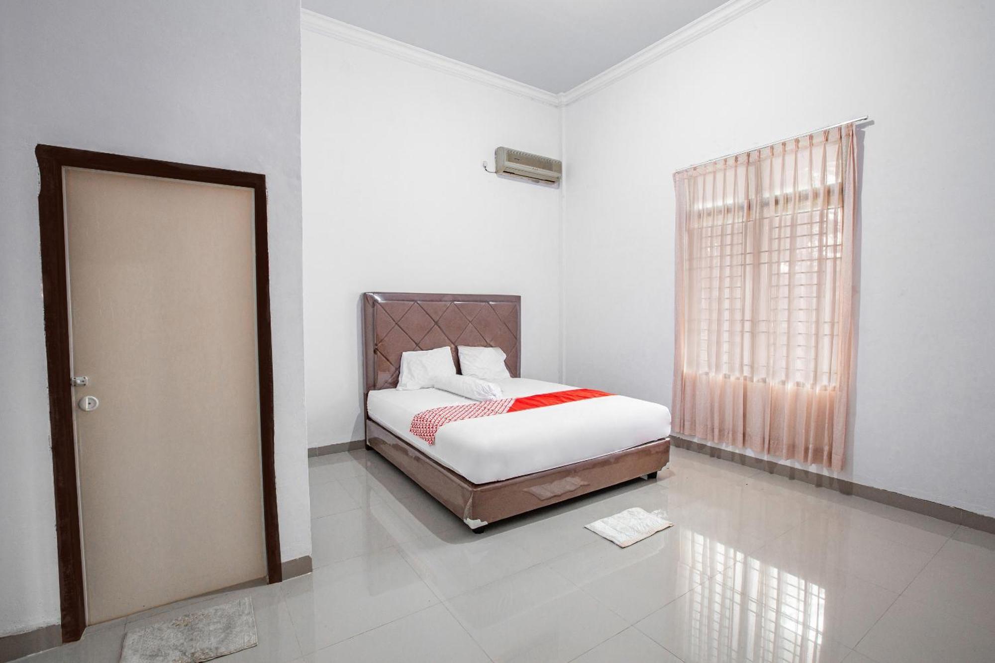 Oyo 92587 Homestay Romauli Kampung Radja Jambi Exterior foto